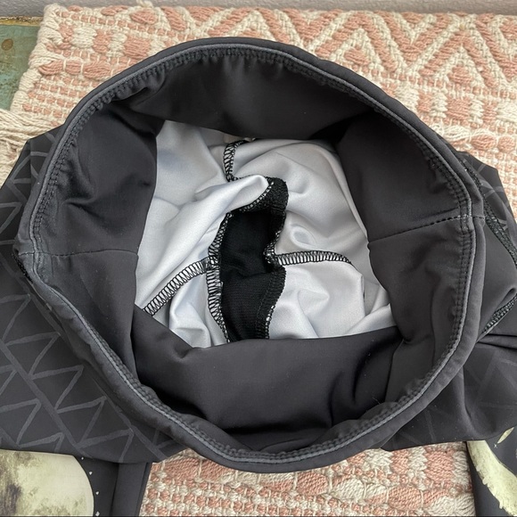 Onzie Black High Rise Las Lunas Graphic Full Leg Leggings Size XS Moonphases - Picture 12 of 16